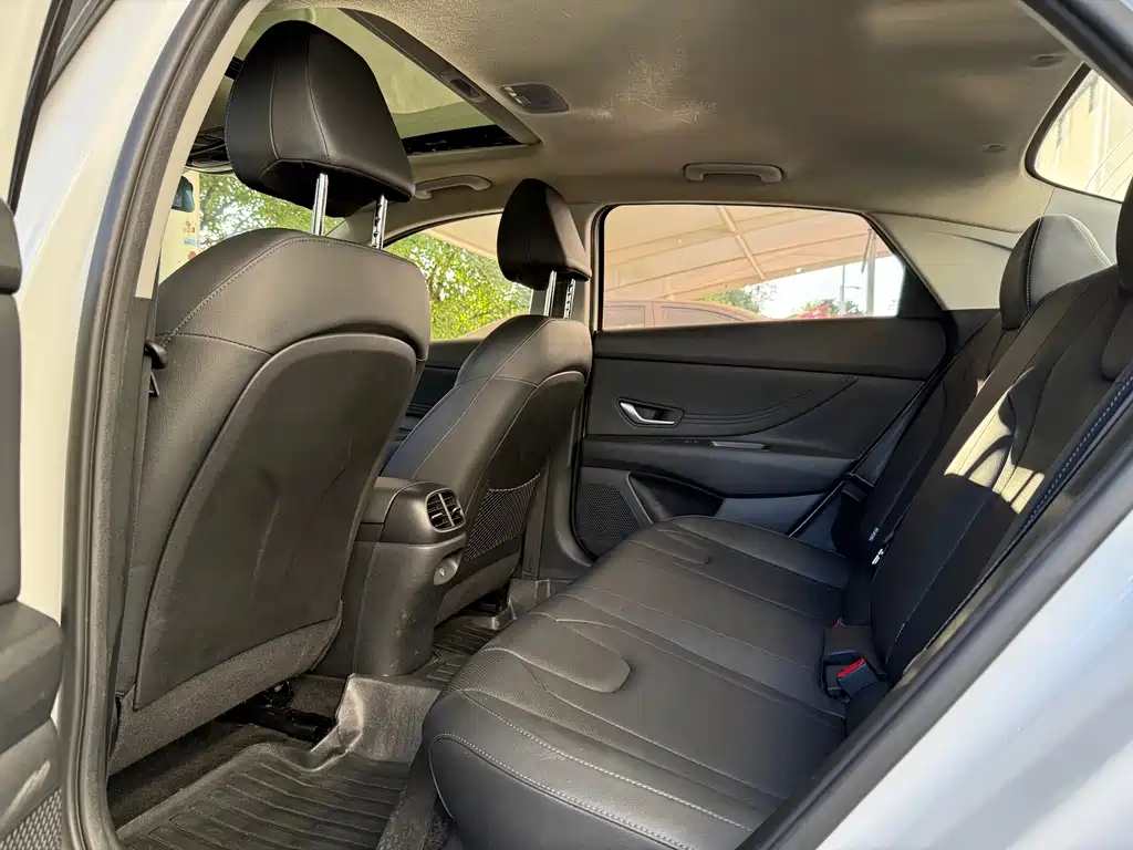 Hyundai Elantra — фото 10