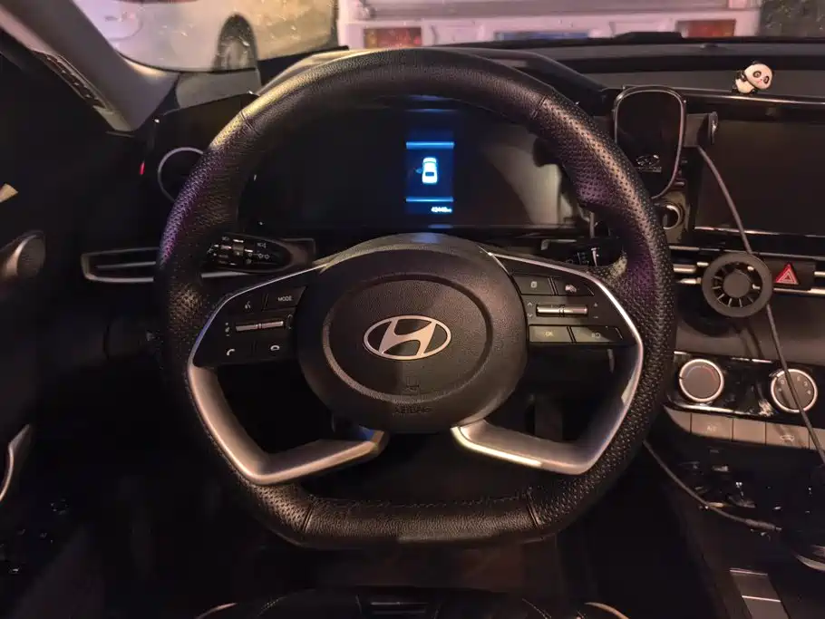 Hyundai Elantra — фото 14