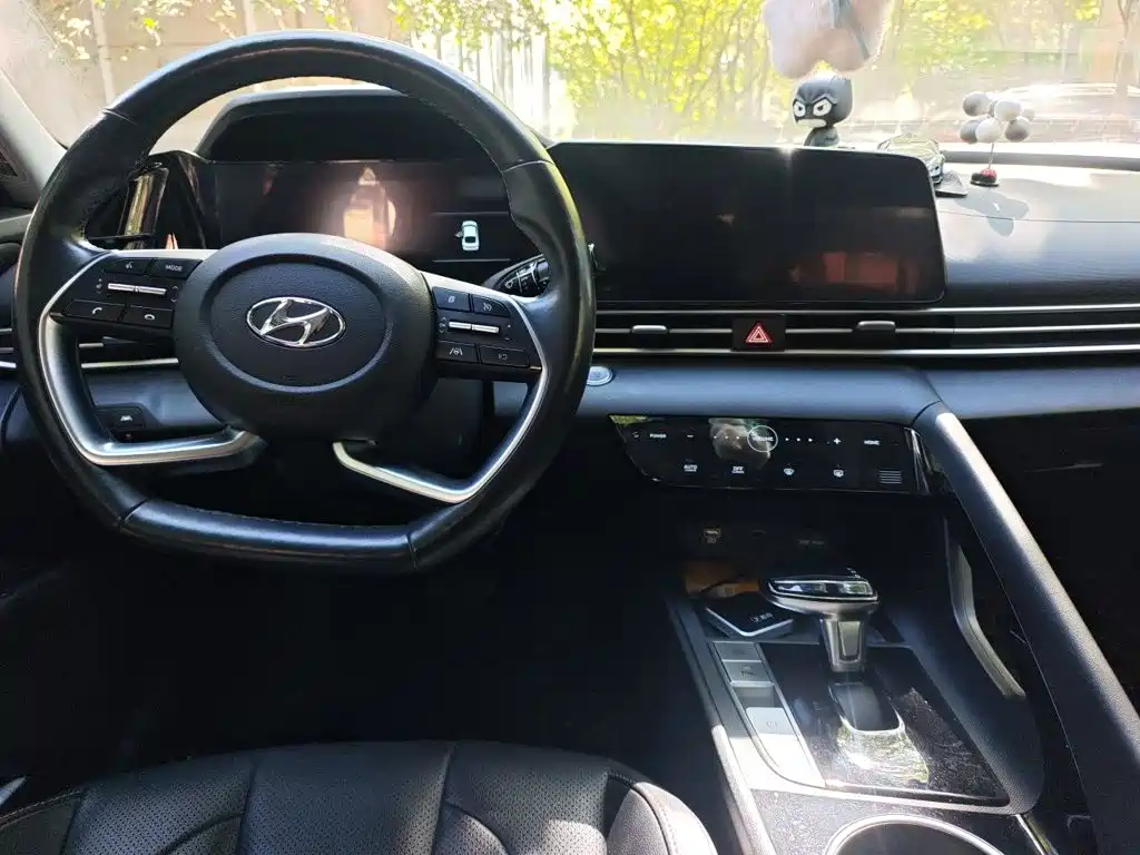 Hyundai Elantra — фото 5