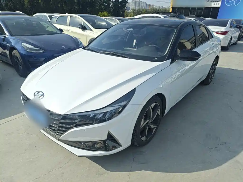 Hyundai Elantra — фото 2