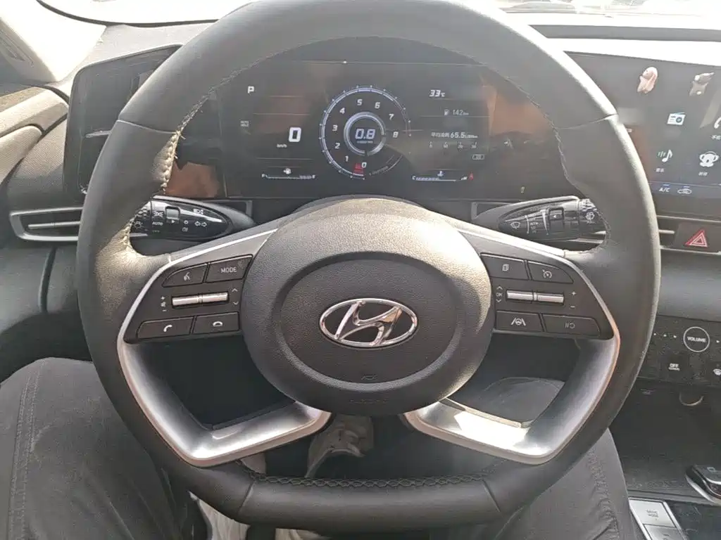 Hyundai Elantra — фото 11