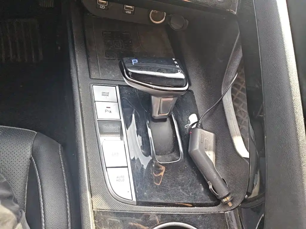 Hyundai Elantra — фото 14