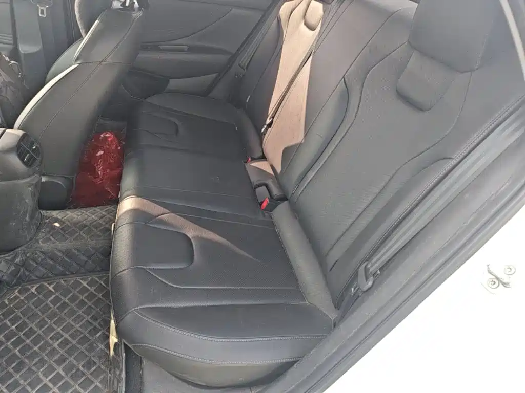 Hyundai Elantra — фото 17