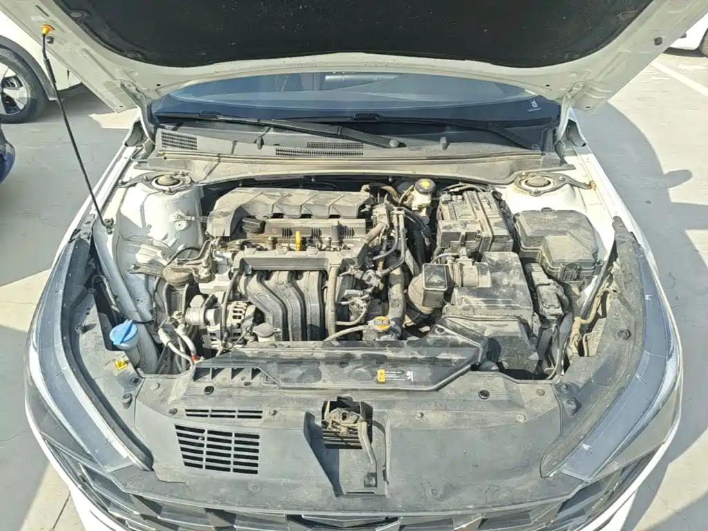 Hyundai Elantra — фото 20