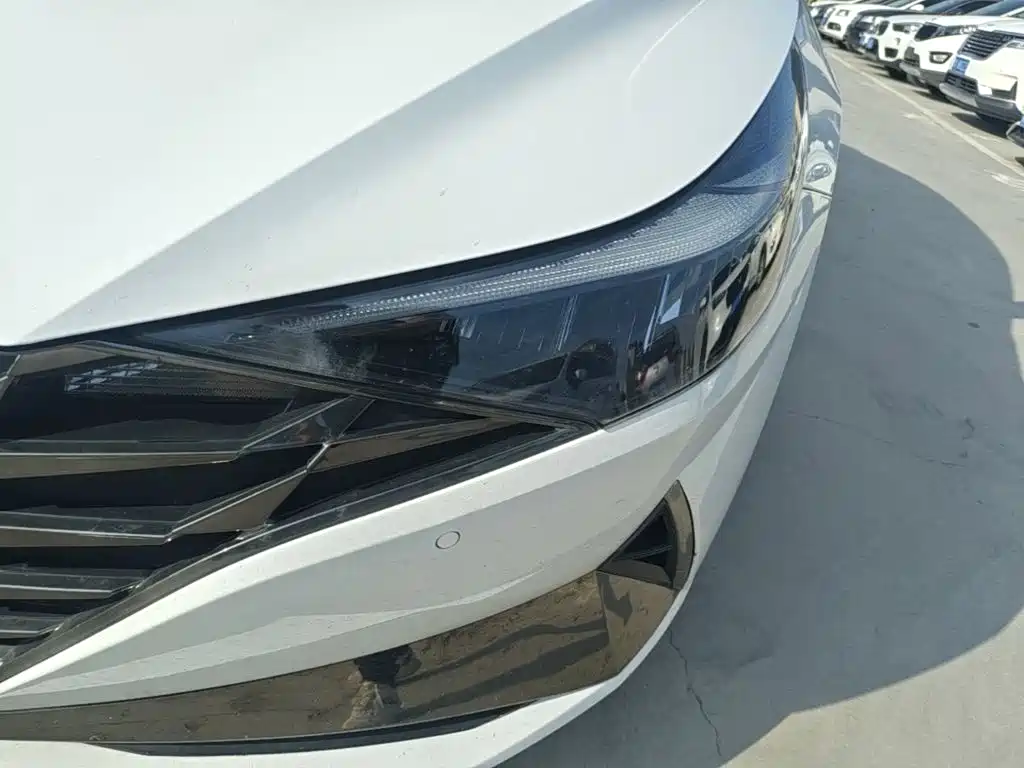 Hyundai Elantra — фото 24