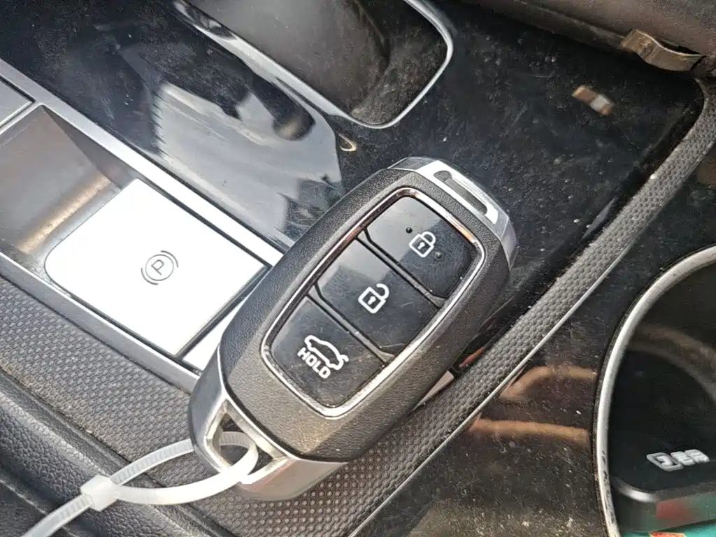 Hyundai Elantra — фото 9