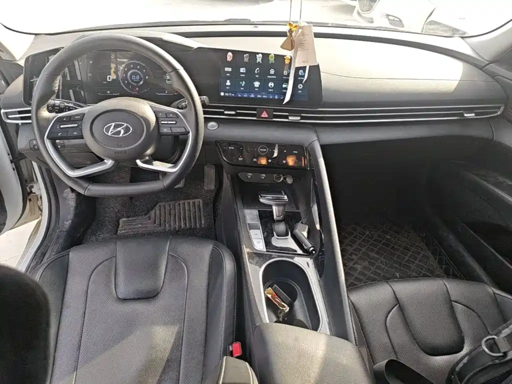 Hyundai Elantra — фото 10