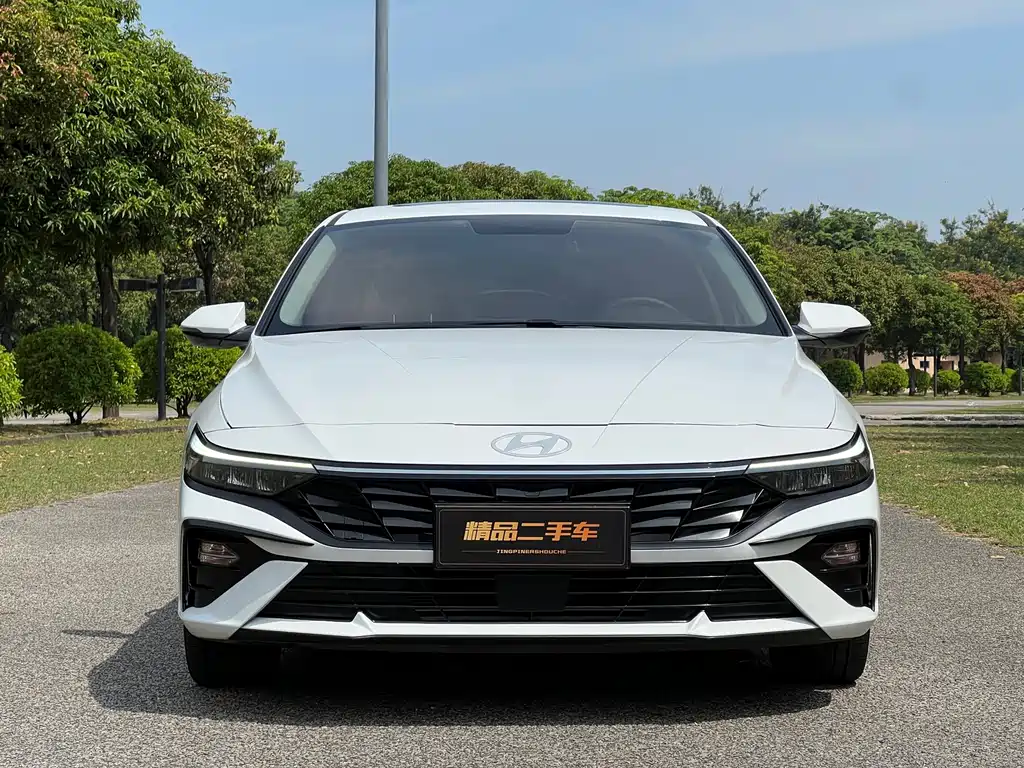 Hyundai Elantra — фото 2