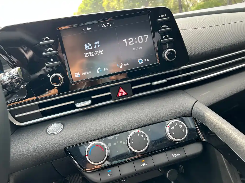 Hyundai Elantra — фото 13