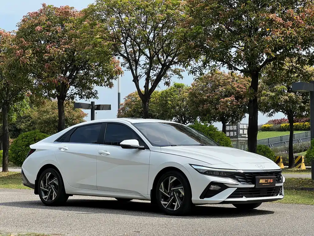 Hyundai Elantra — фото 3