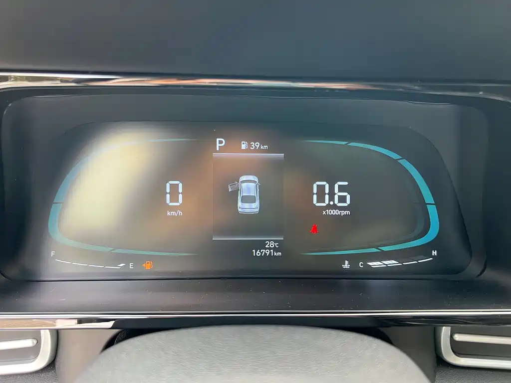 Hyundai Elantra — фото 21