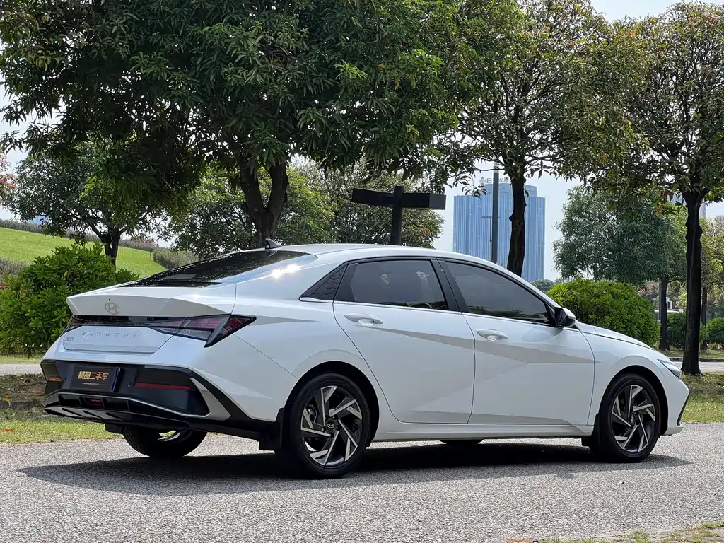 Hyundai Elantra — фото 5