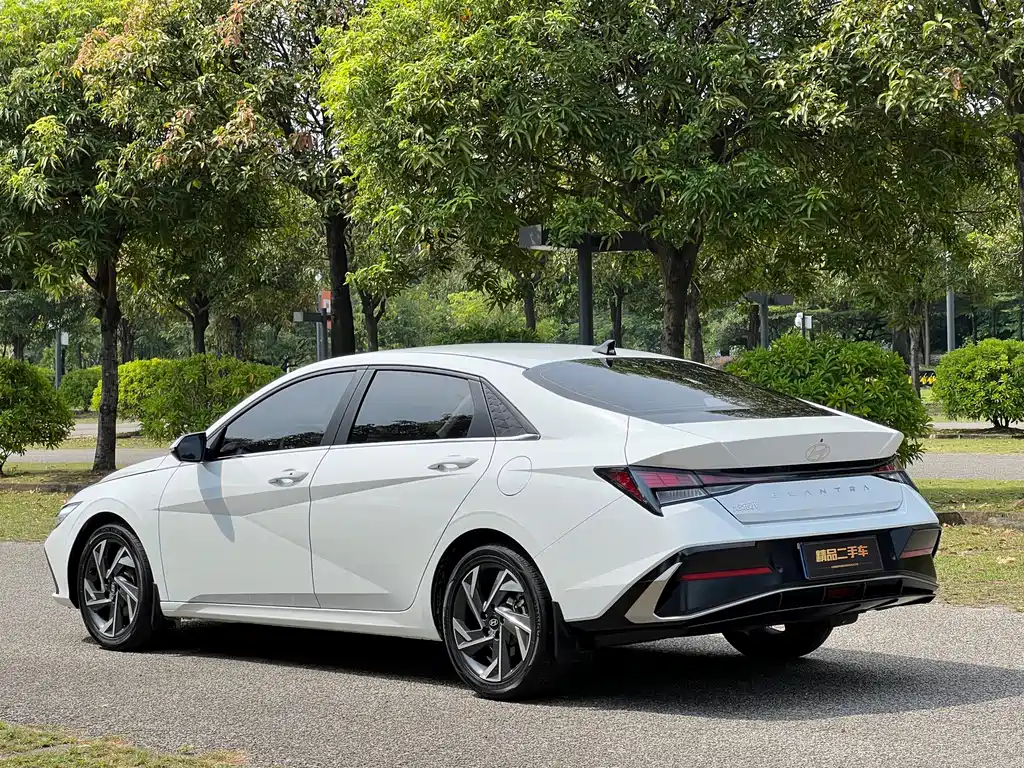 Hyundai Elantra — фото 6