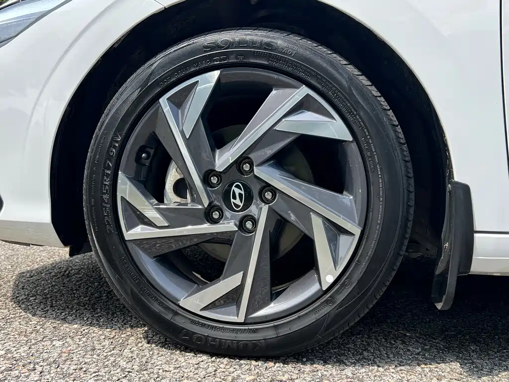 Hyundai Elantra — фото 9