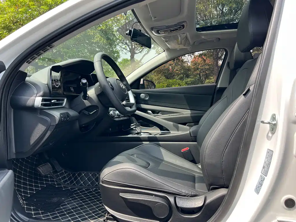 Hyundai Elantra — фото 10
