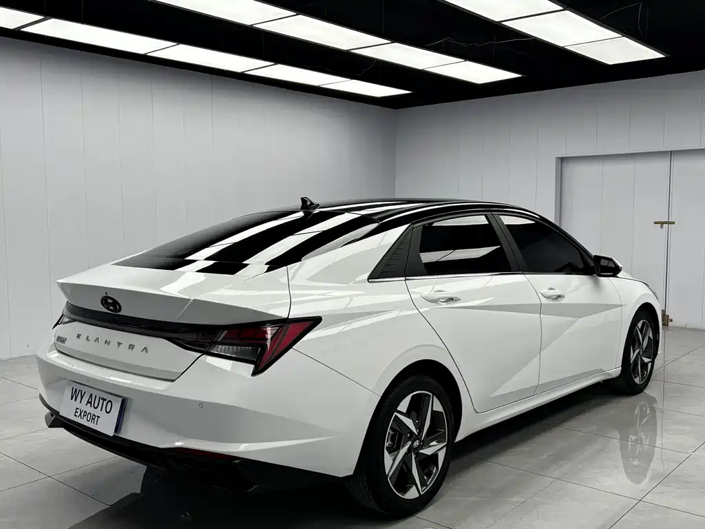 Hyundai Elantra — фото 4