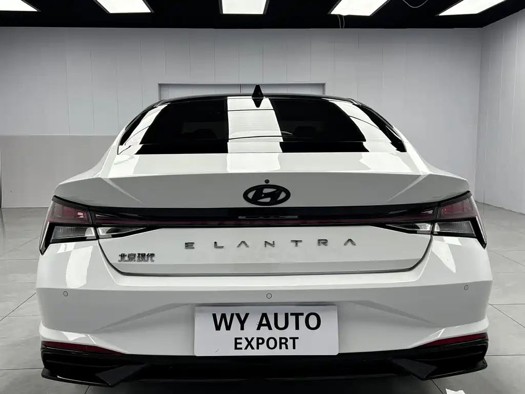Hyundai Elantra — фото 5