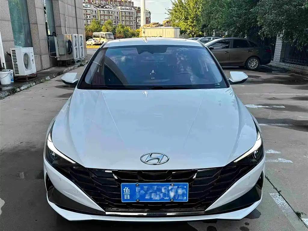 Hyundai Elantra — фото 2