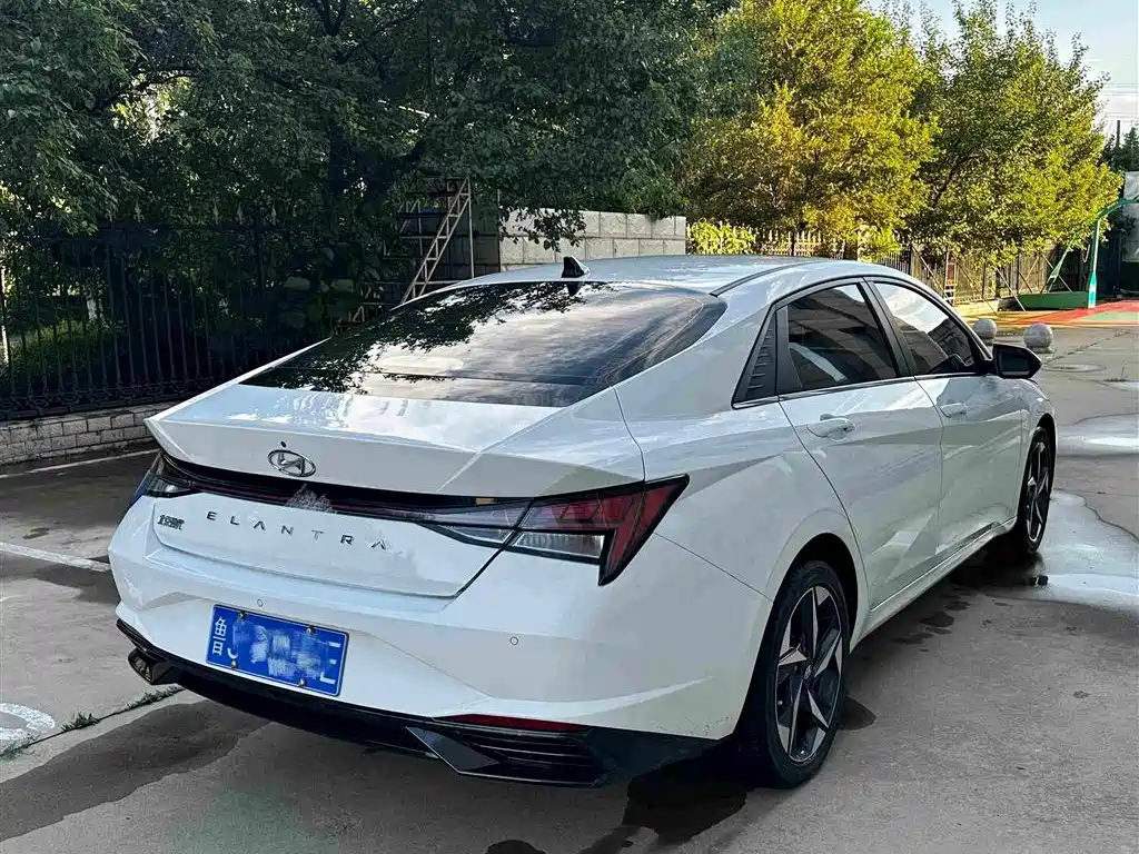 Hyundai Elantra — фото 17