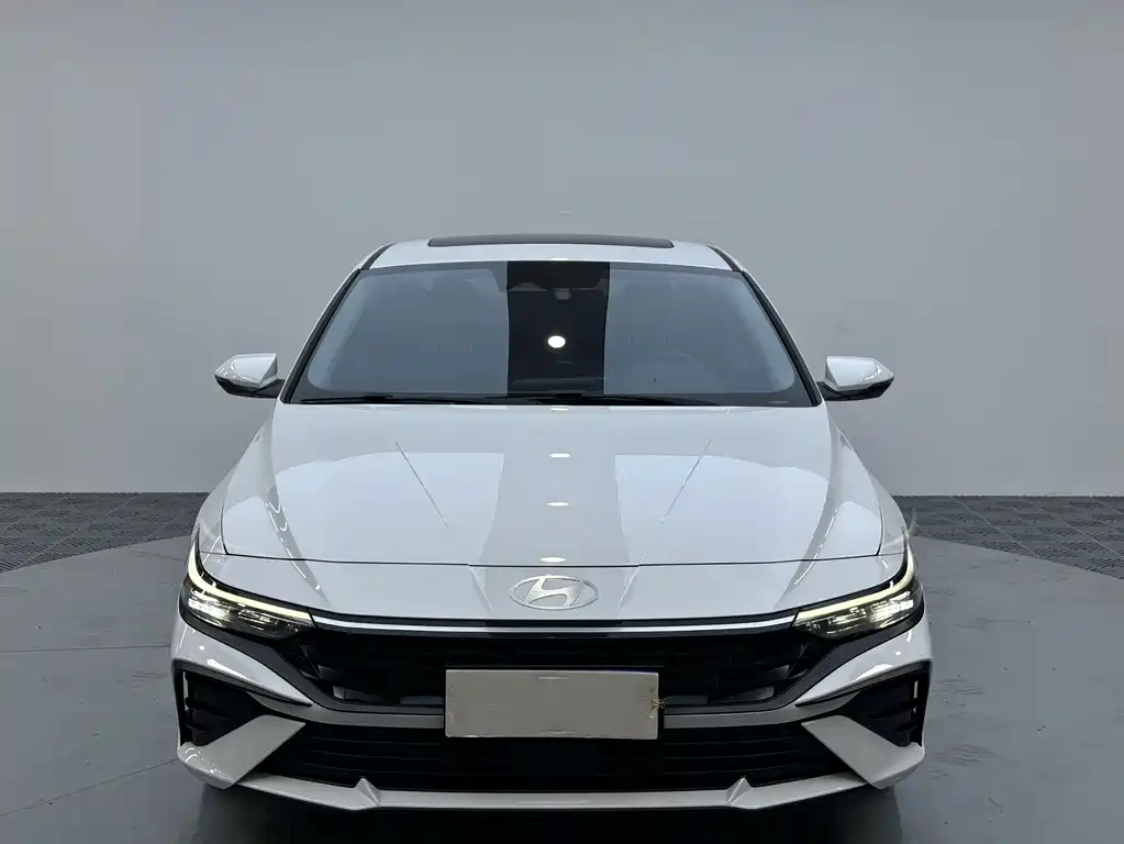 Hyundai Elantra — фото 2