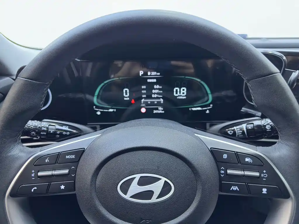 Hyundai Elantra — фото 11
