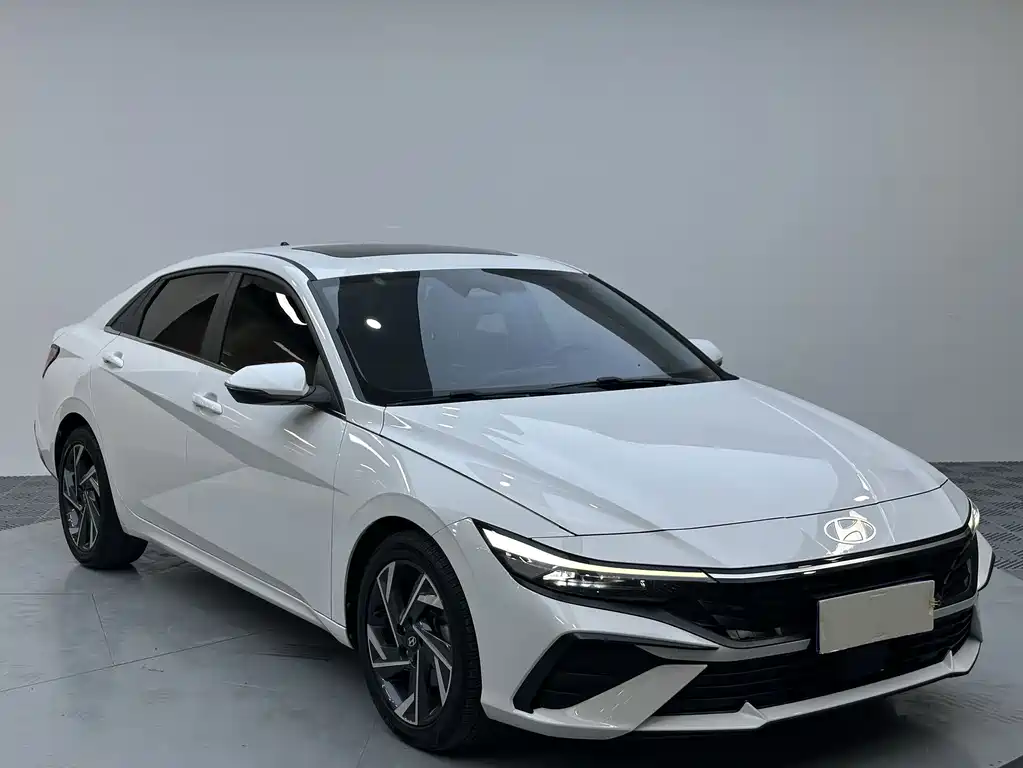 Hyundai Elantra — фото 3