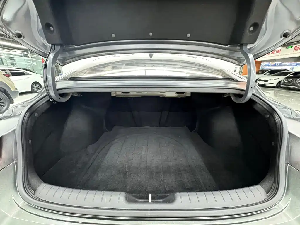 Hyundai Elantra — фото 18