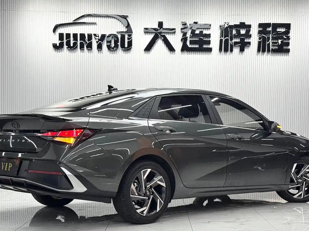 Hyundai Elantra — фото 4