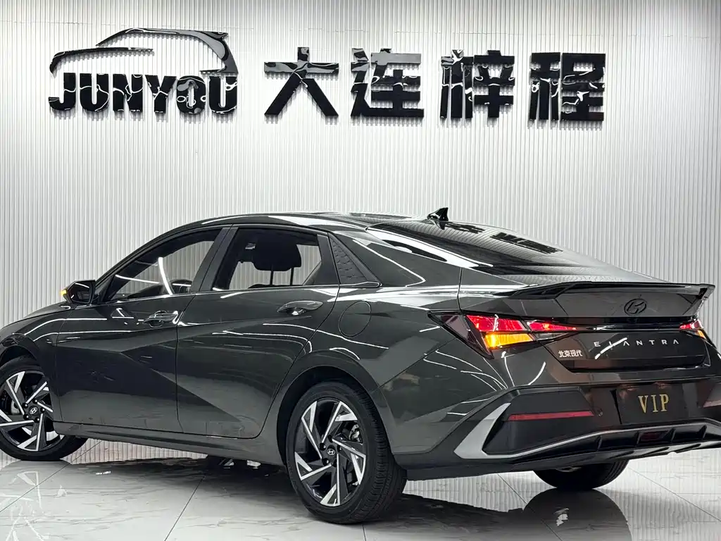 Hyundai Elantra — фото 6
