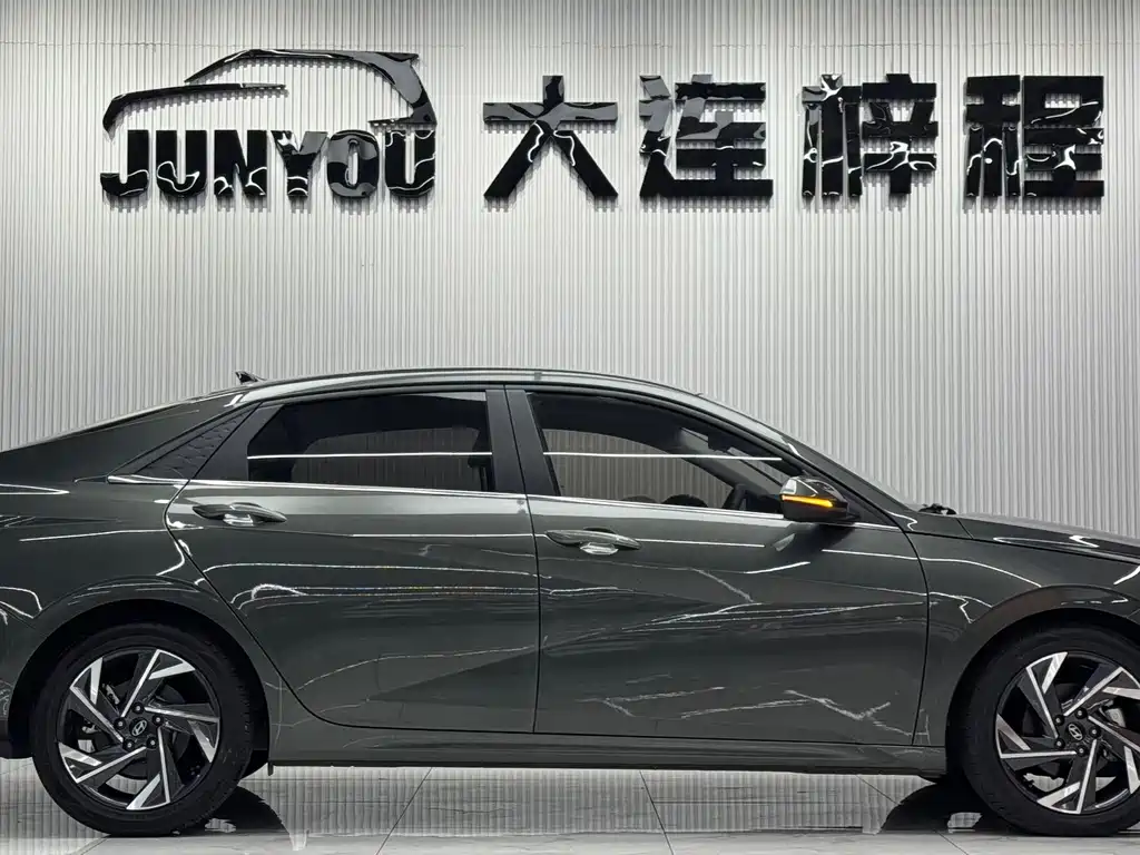 Hyundai Elantra — фото 7