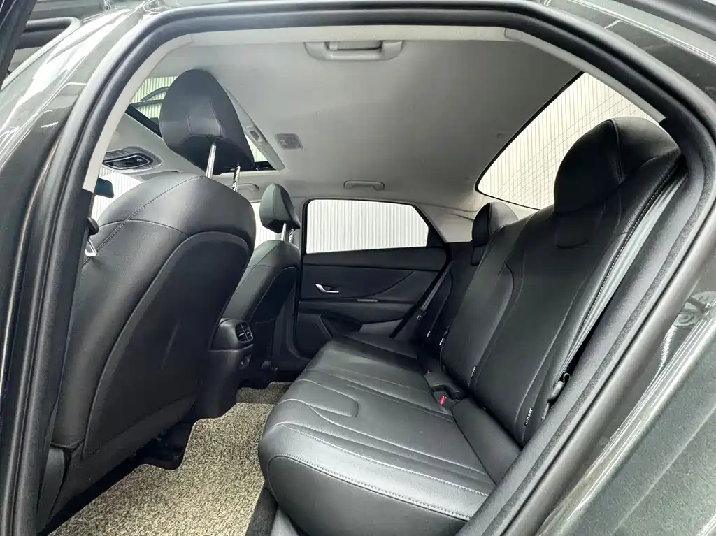 Hyundai Elantra — фото 10