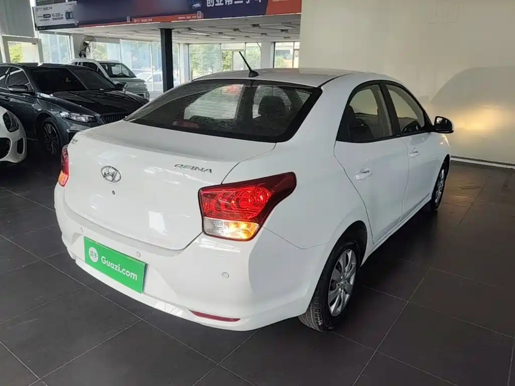 Hyundai Verna — фото 7