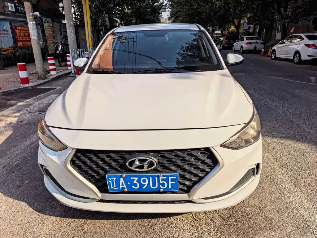 Hyundai Elantra — фото 2