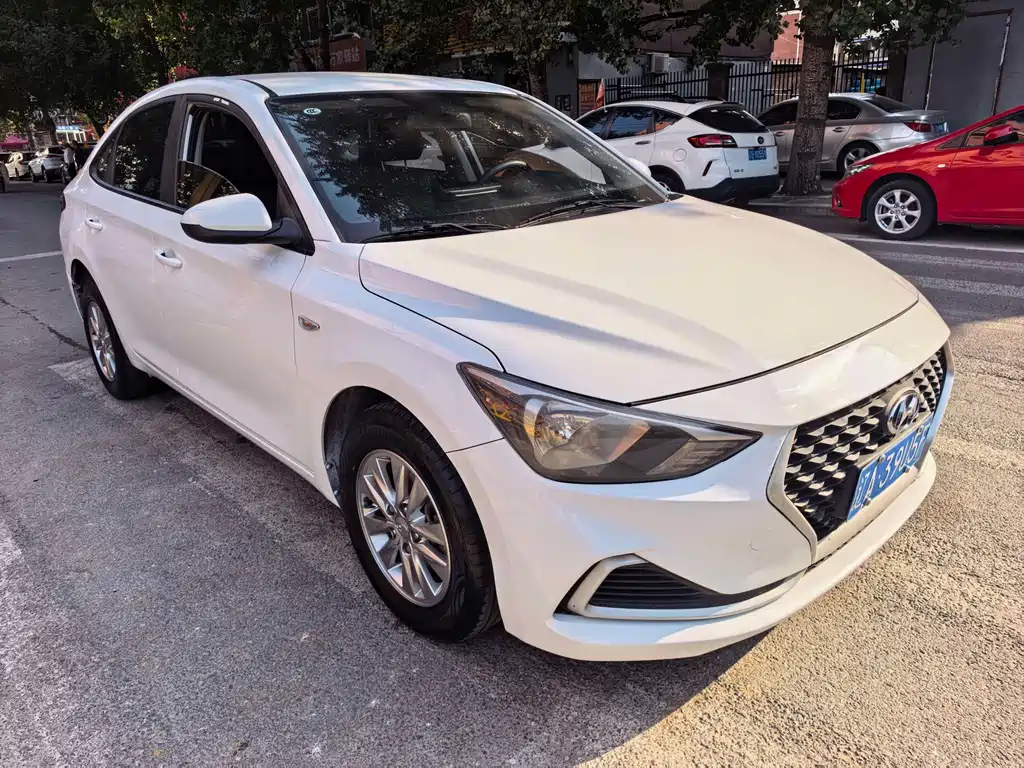 Hyundai Elantra — фото 3