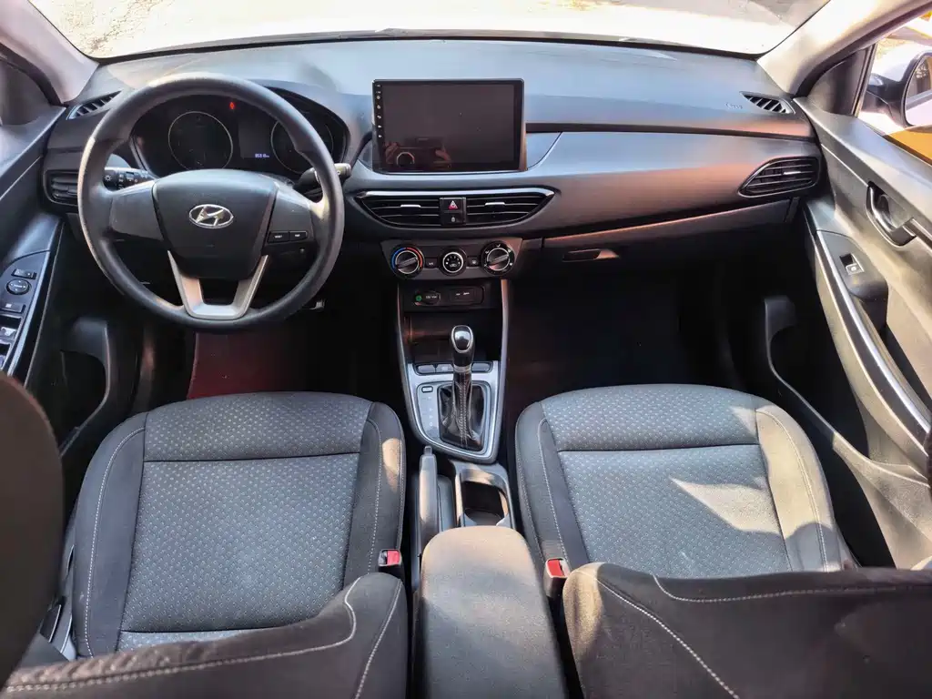 Hyundai Elantra — фото 4
