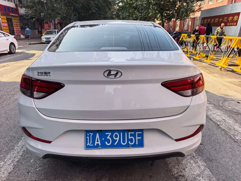 Hyundai Elantra — фото 8