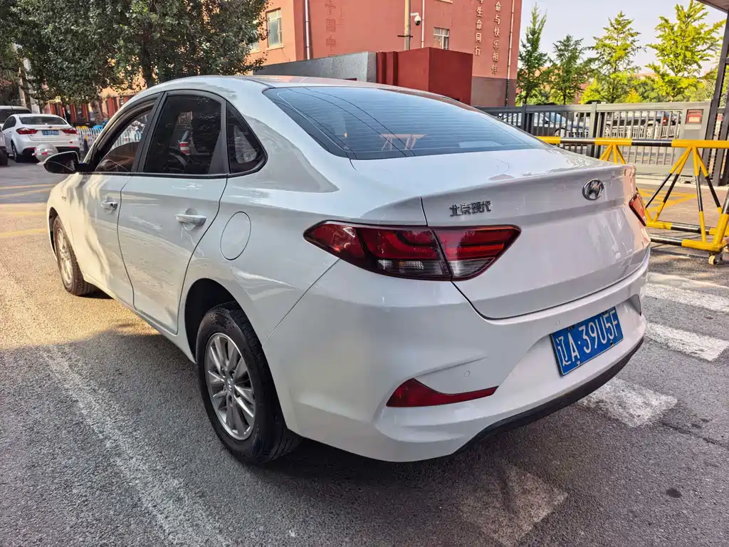 Hyundai Elantra — фото 9