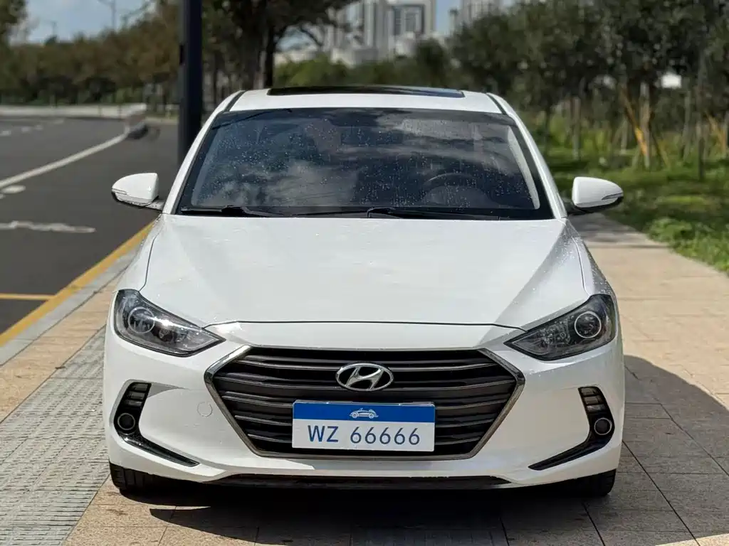 Hyundai Elantra — фото 2