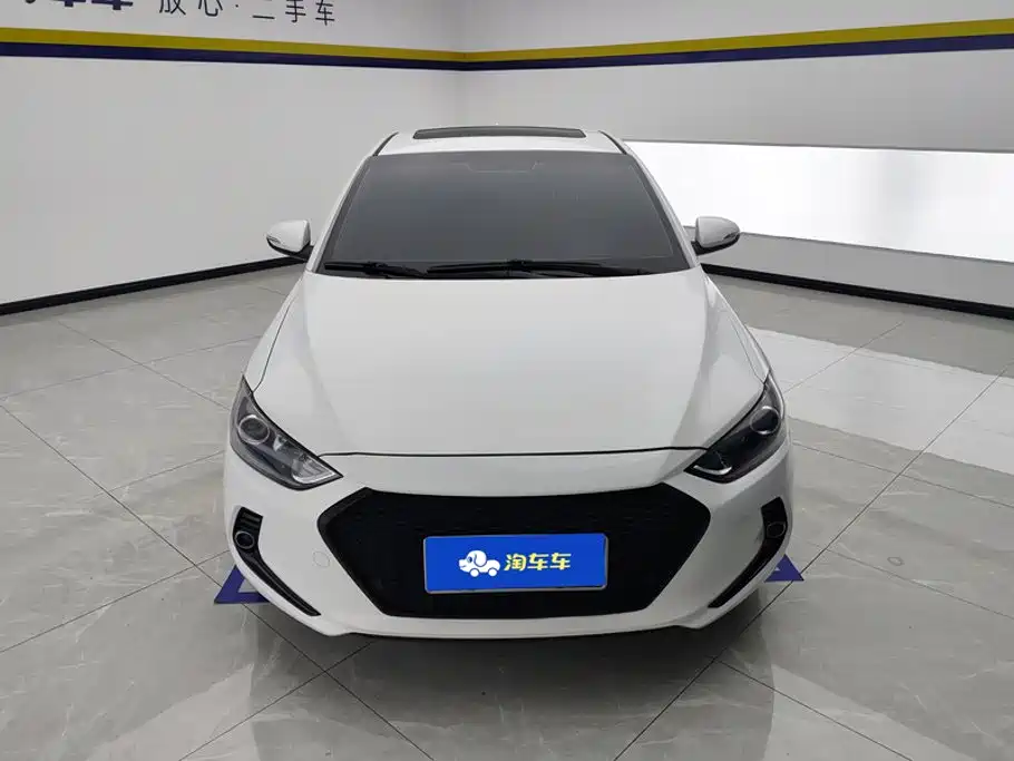 Hyundai Elantra — фото 2