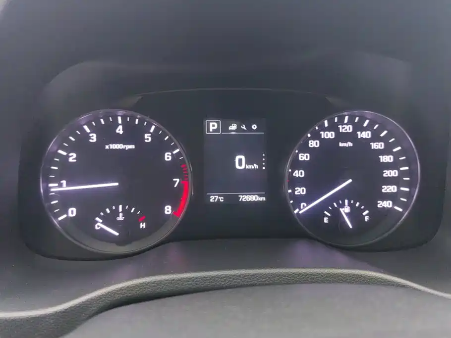 Hyundai Elantra — фото 14