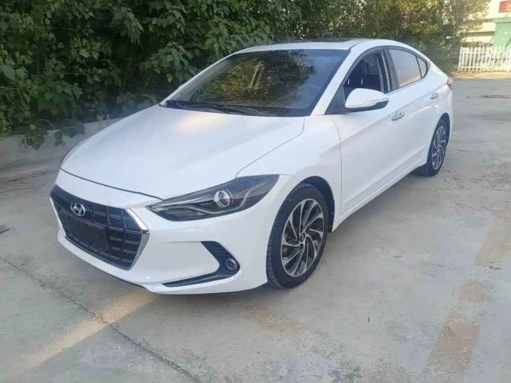 Hyundai Elantra — фото 2