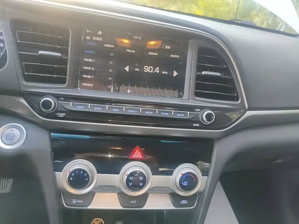 Hyundai Elantra — фото 13