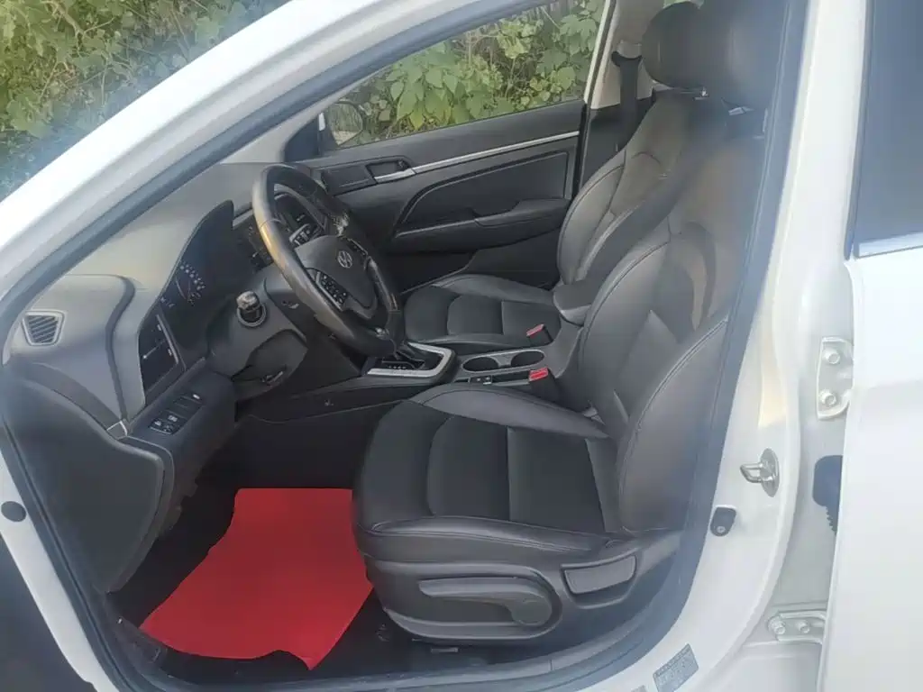Hyundai Elantra — фото 15