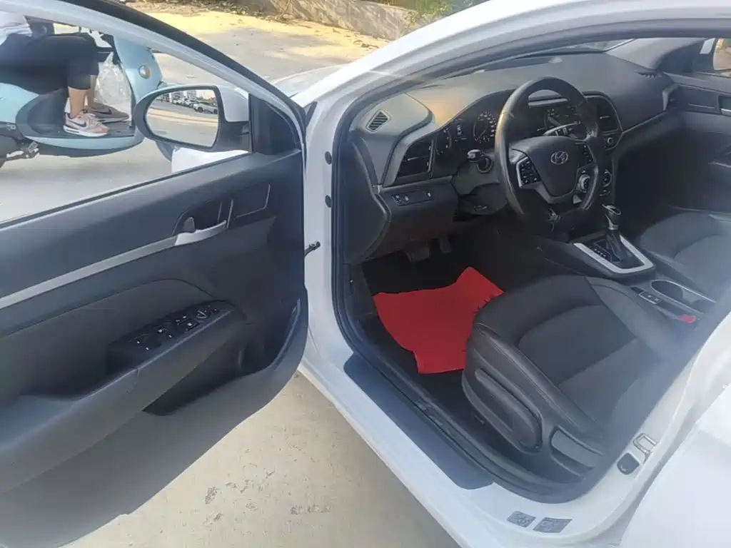 Hyundai Elantra — фото 16