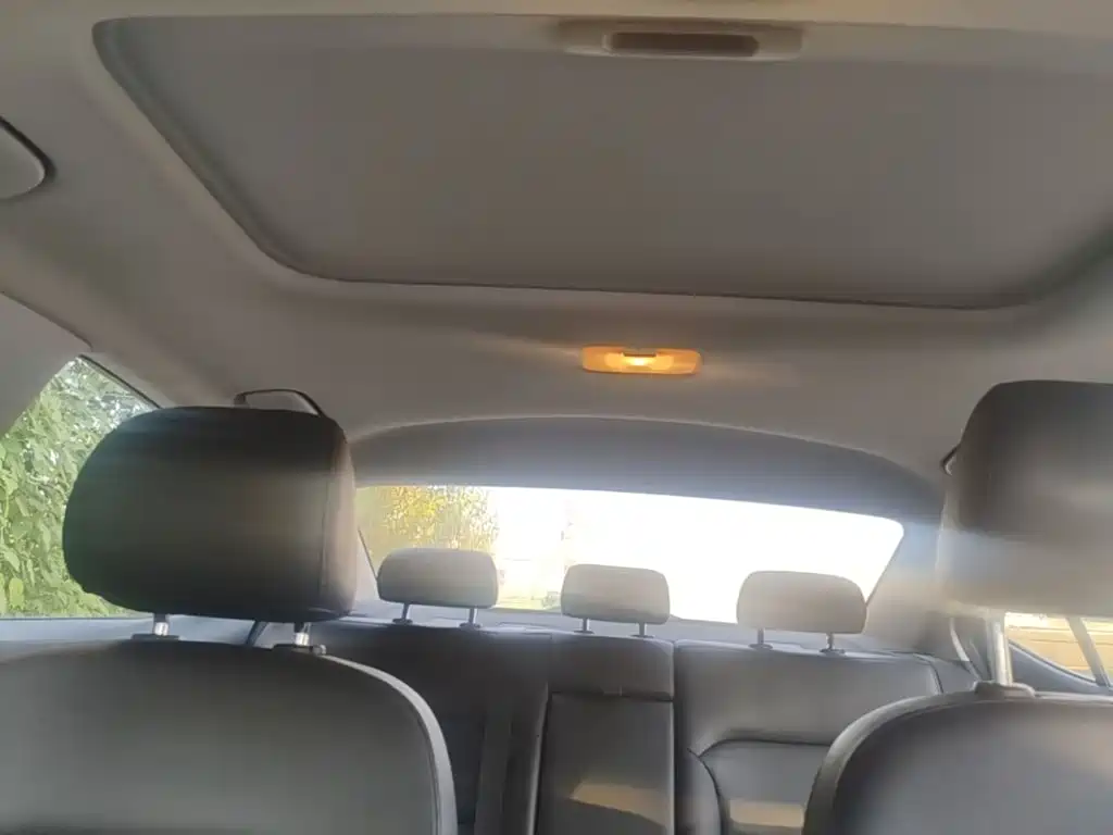 Hyundai Elantra — фото 18