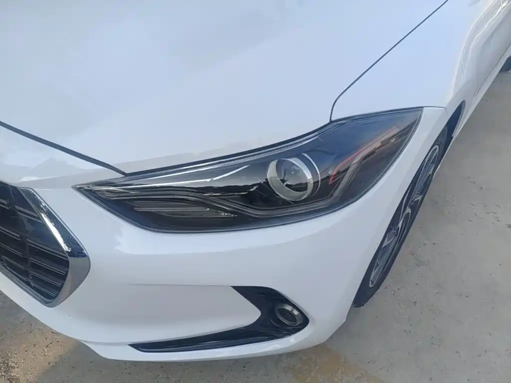 Hyundai Elantra — фото 24