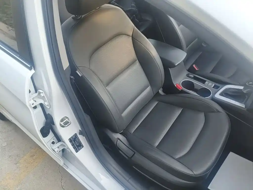 Hyundai Elantra — фото 25
