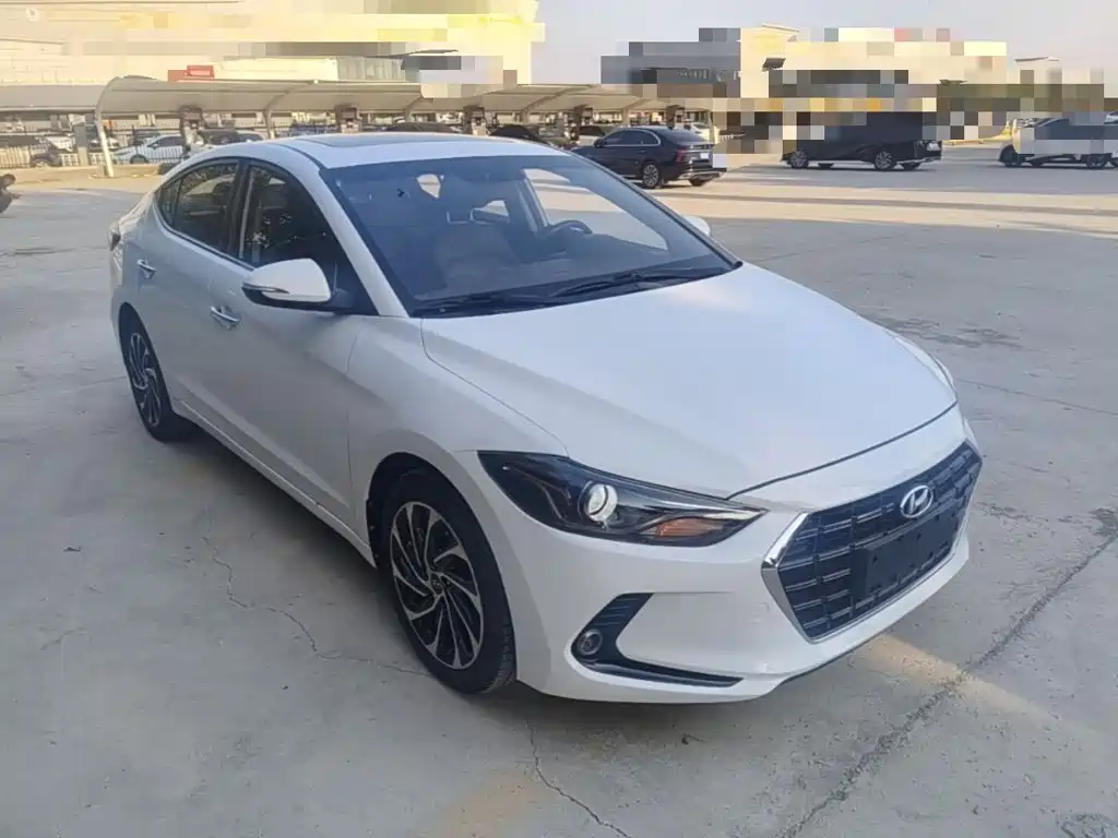 Hyundai Elantra — фото 4