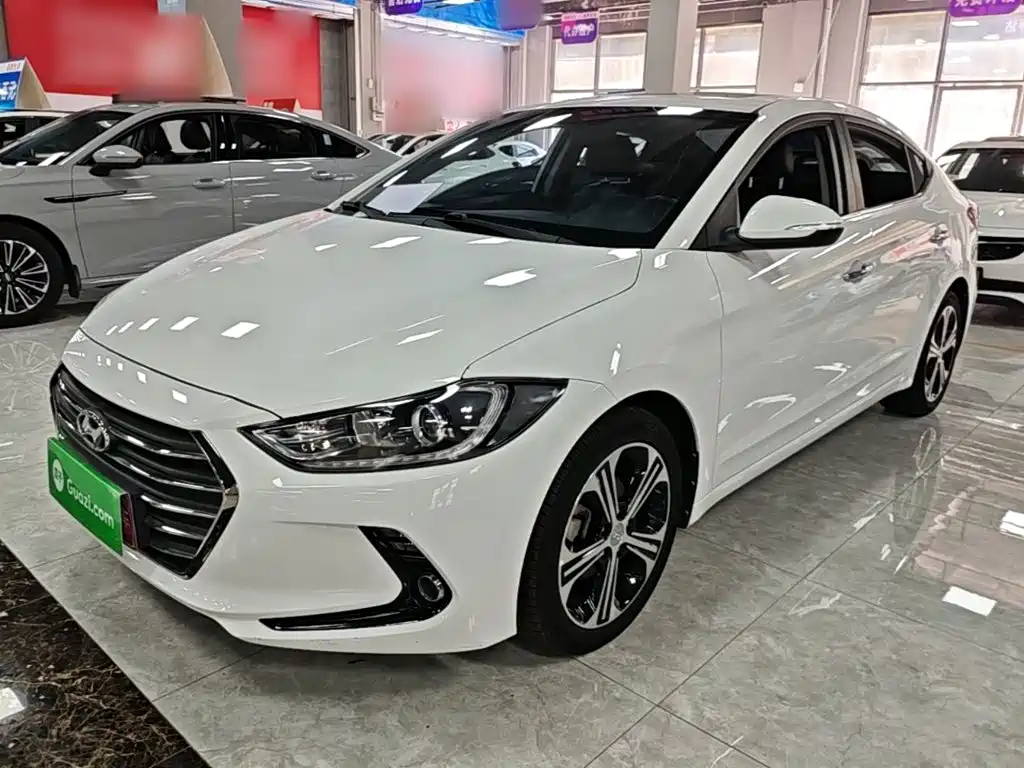 Hyundai Elantra — фото 2