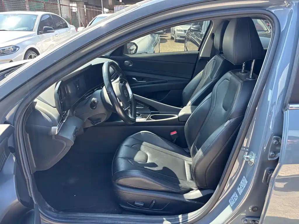 Hyundai Elantra — фото 4